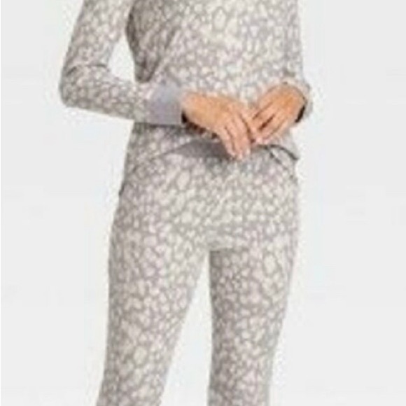 Stars Above Leopard Print Gray Thermal Pajama Set - Picture 2 of 3